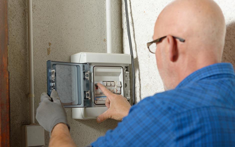 un électricien Gonesse